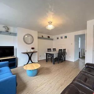  Holiday home Cozy 2 Bed Townhouse Close To Walls